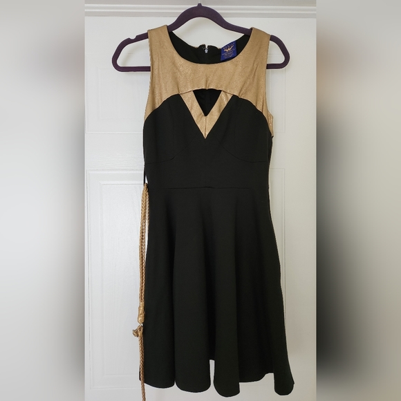 Her universe wonder woman dress - Picture 2 of 4